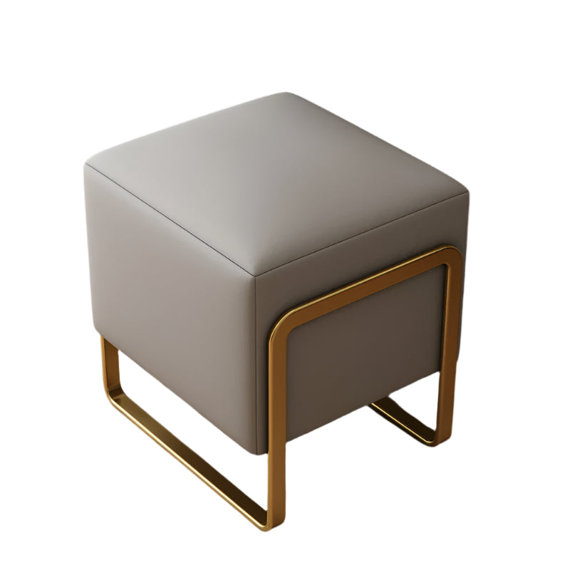 Moderner Hocker mit Kunstleder-Sitzfläche und Metallbeinen – Vielseitig